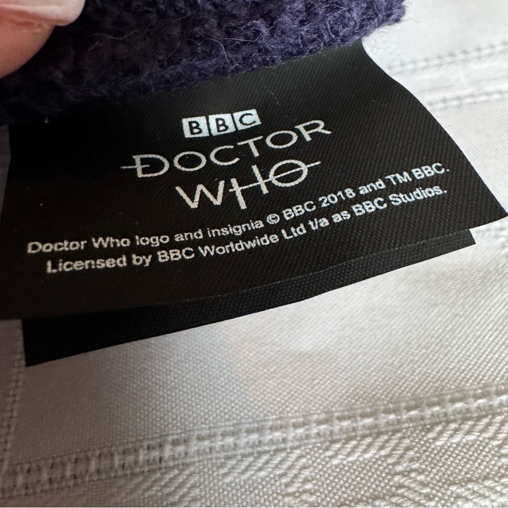Beanie/Warm Hat - Doctor Who - Tardis Police Public Call Box 13th Doctor - OS - Picture 6 of 7